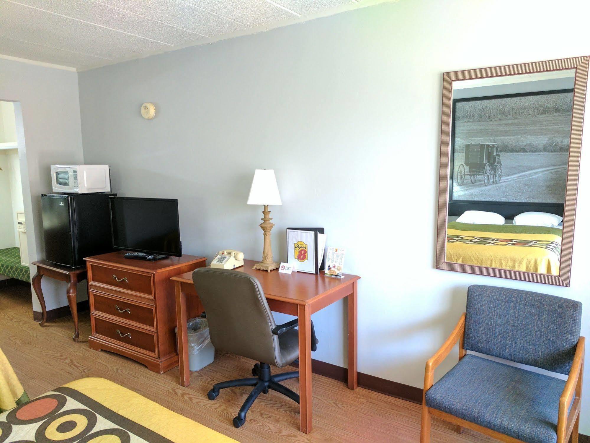 Sprucewood Inn เอลิเรีย ภายนอก รูปภาพ