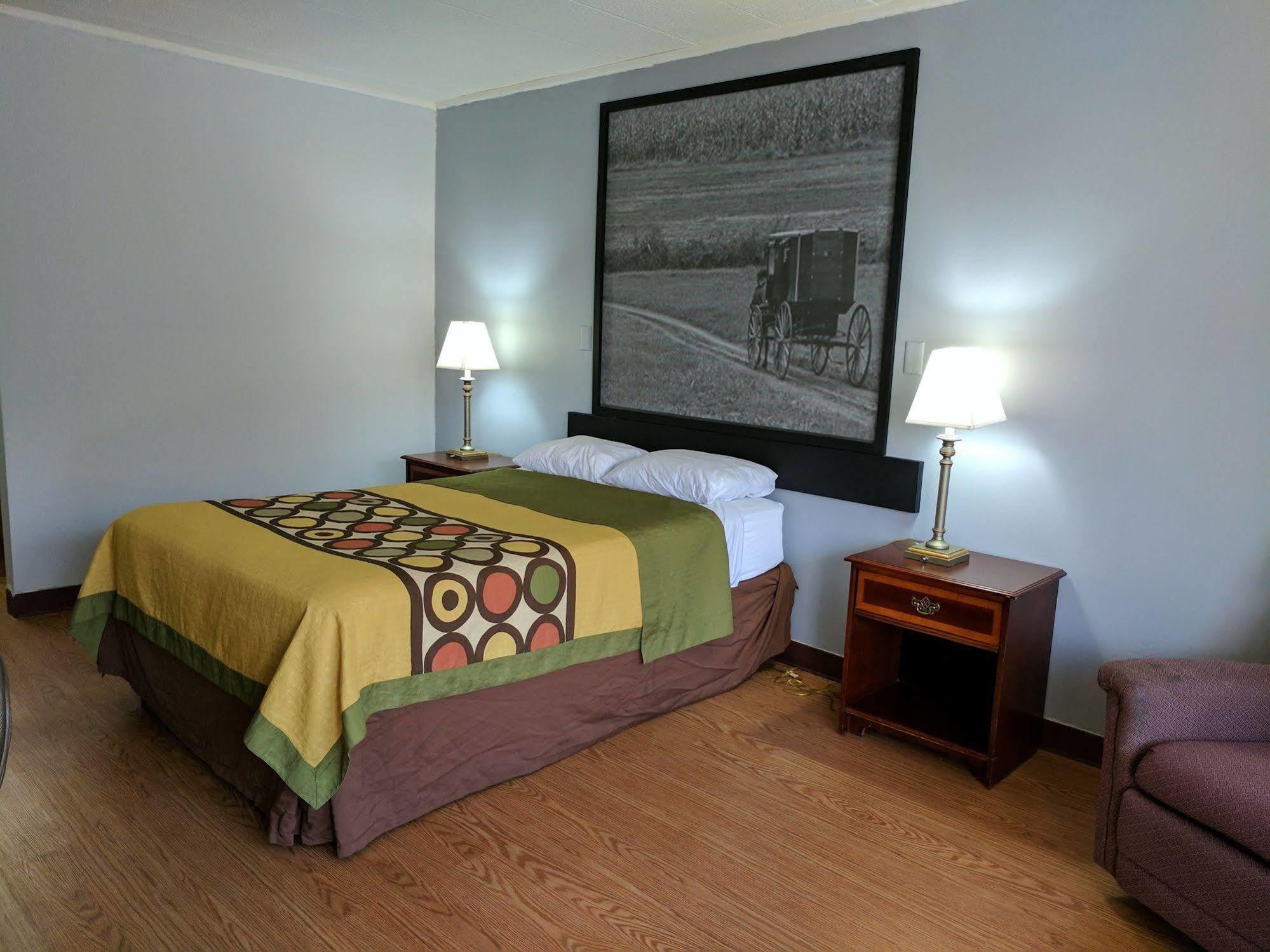 Sprucewood Inn เอลิเรีย ภายนอก รูปภาพ