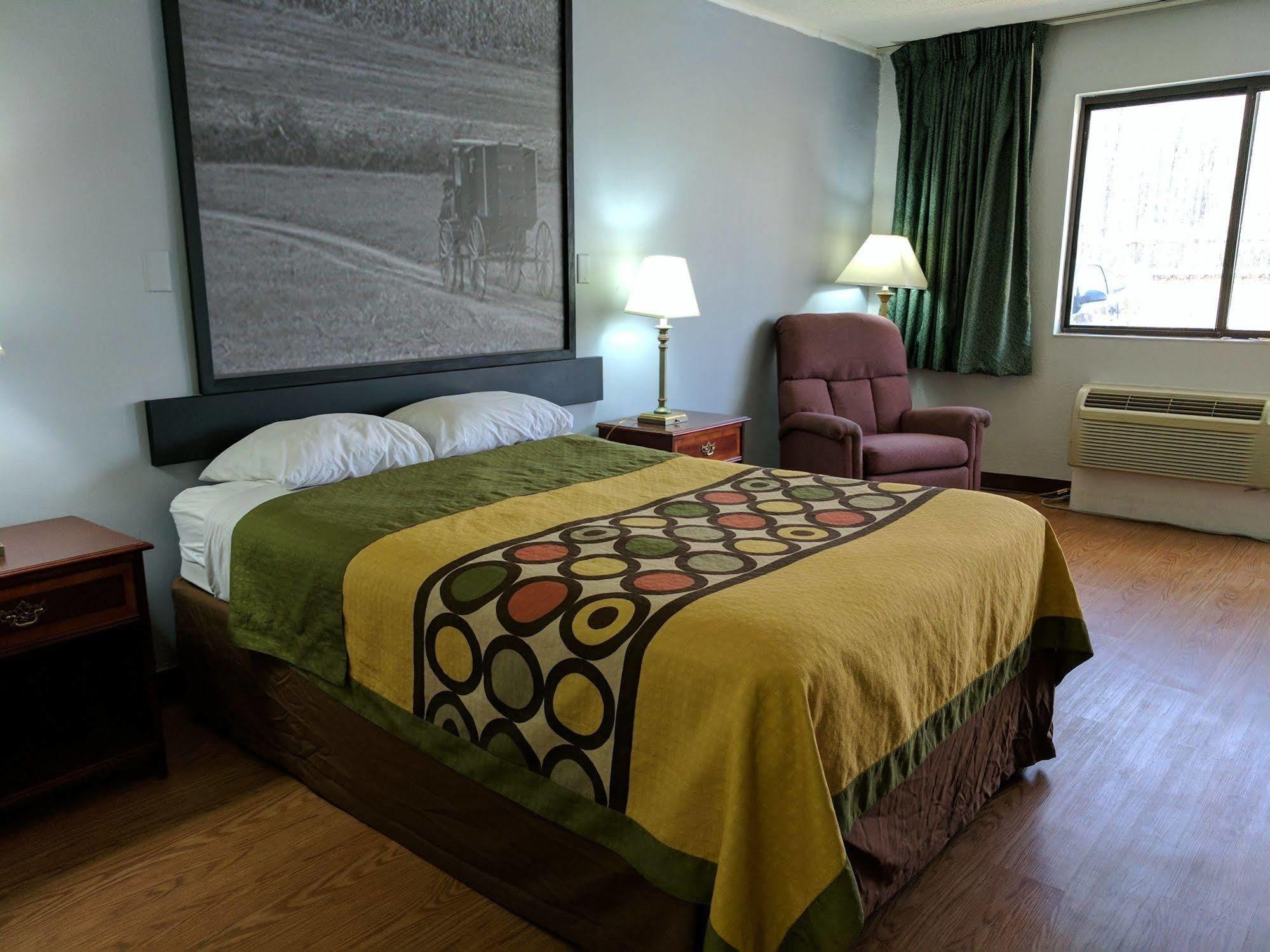Sprucewood Inn เอลิเรีย ภายนอก รูปภาพ