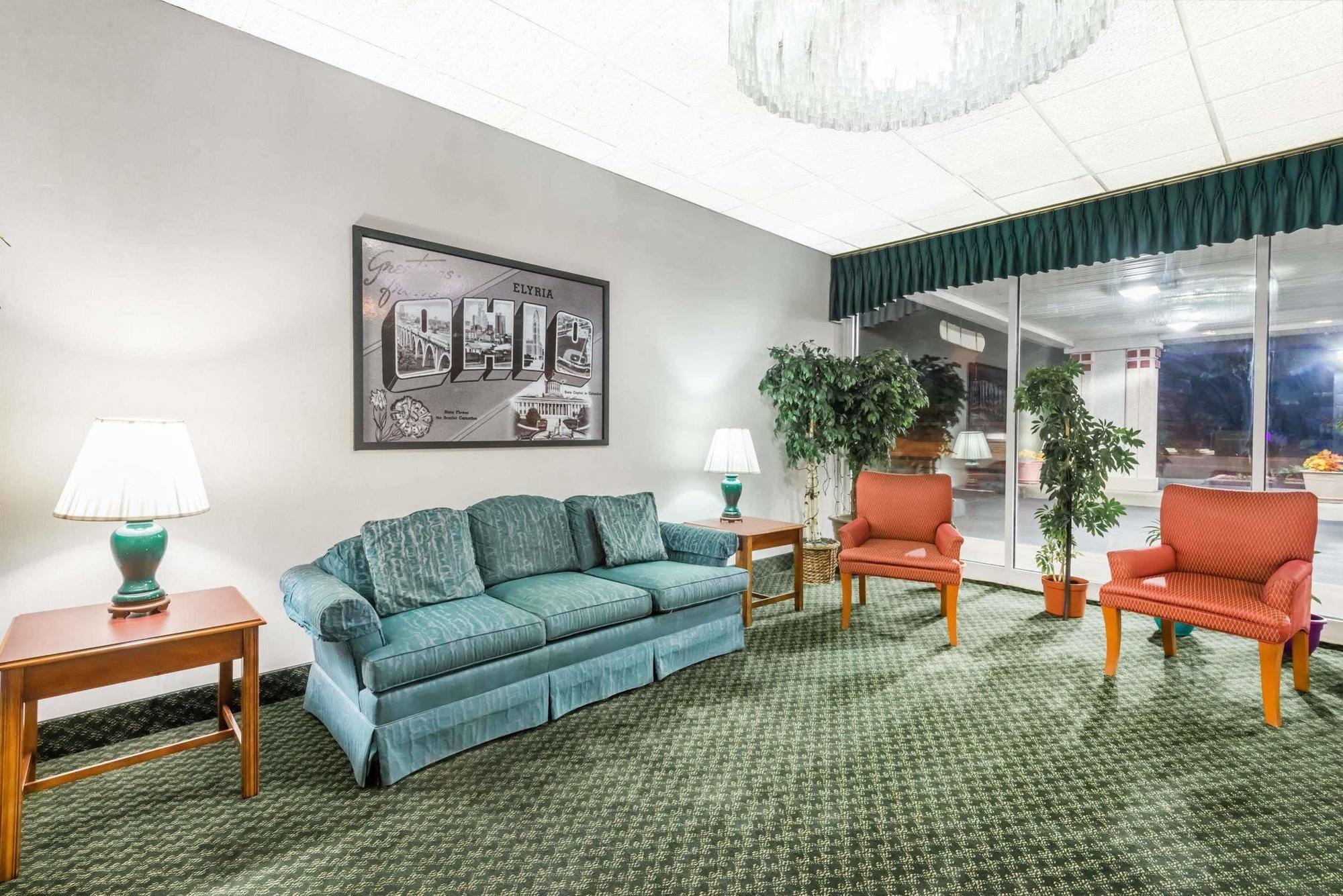Sprucewood Inn เอลิเรีย ภายนอก รูปภาพ